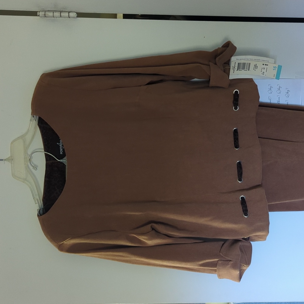 BEAUTIFUL 2 Piece Suit - Size 16